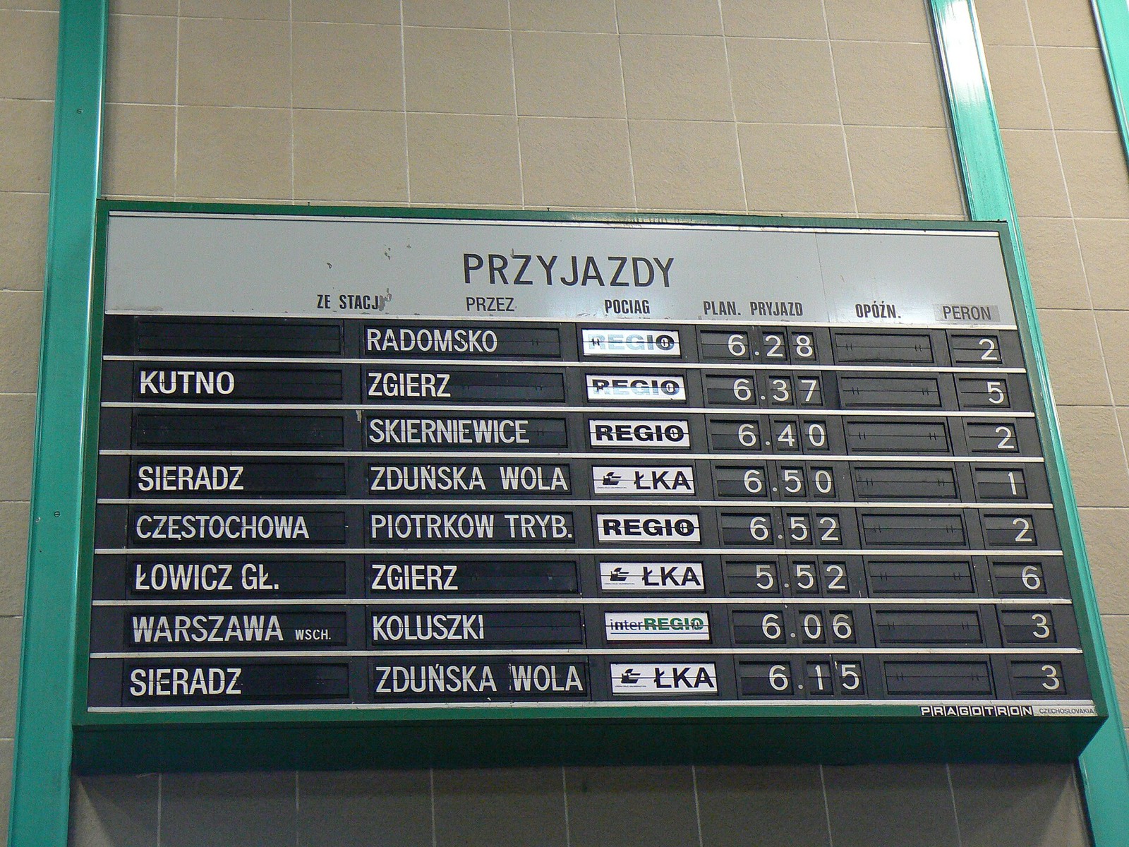 A station arrivals board listing trains, times and platforms